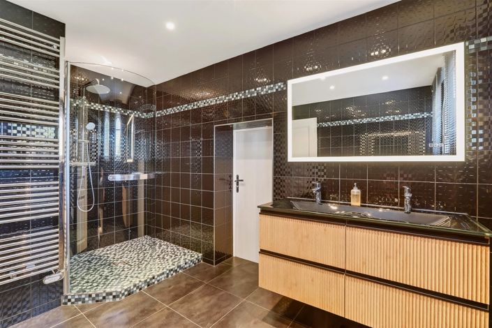 Image No.14-3 Bed House for sale