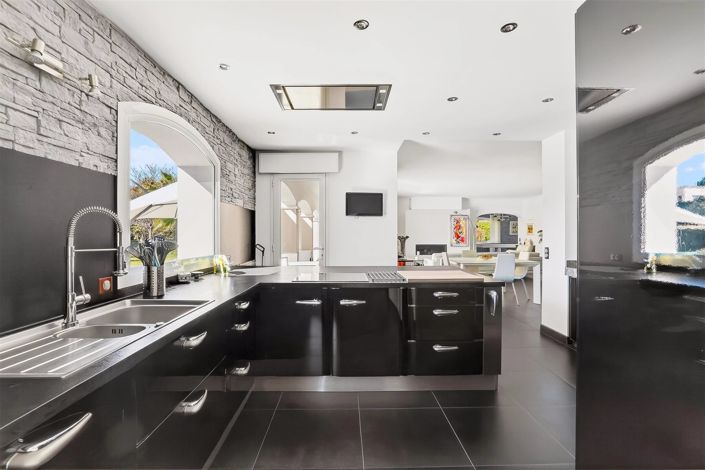 Image No.7-3 Bed House for sale