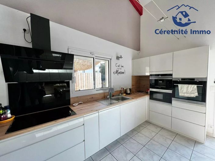 Image No.8-4 Bed House for sale