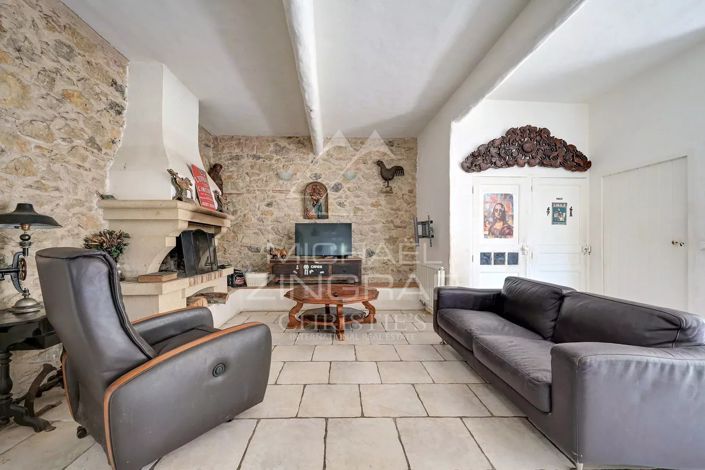 Image No.19-7 Bed House for sale