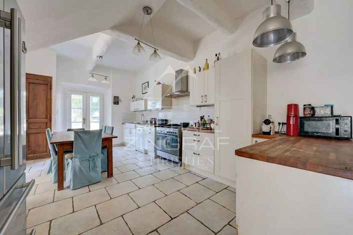 Image No.20-7 Bed House for sale