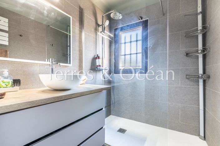 Image No.9-7 Bed House for sale
