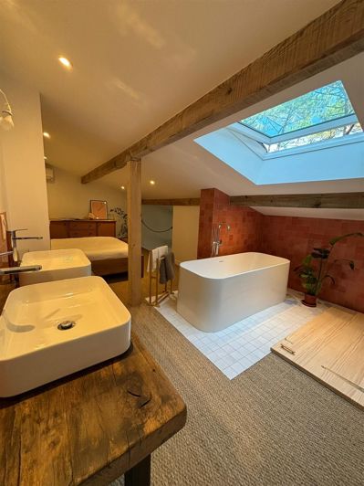 Image No.10-3 Bed Apartment for sale