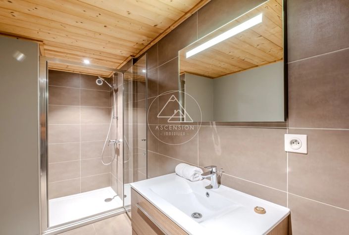 Image No.44-5 Bed House for sale