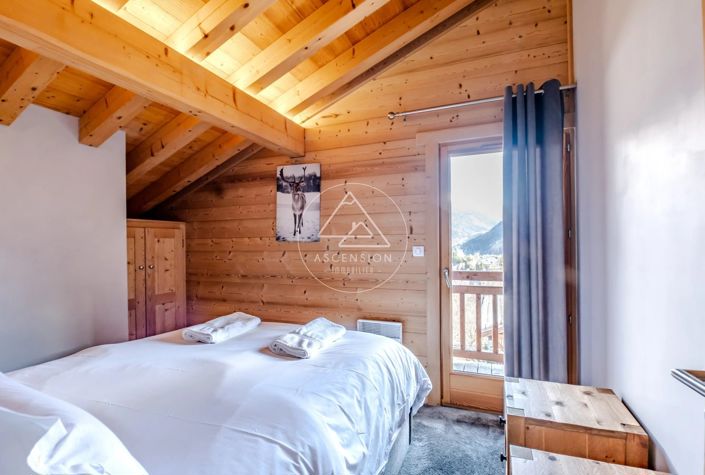 Image No.9-5 Bed House for sale