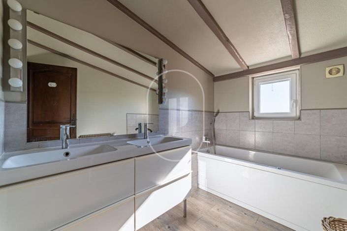 Image No.10-4 Bed House for sale