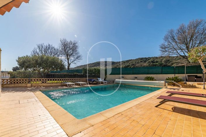 Image No.2-4 Bed House for sale