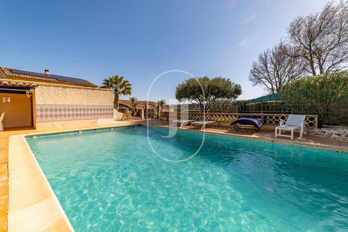 Image No.3-4 Bed House for sale