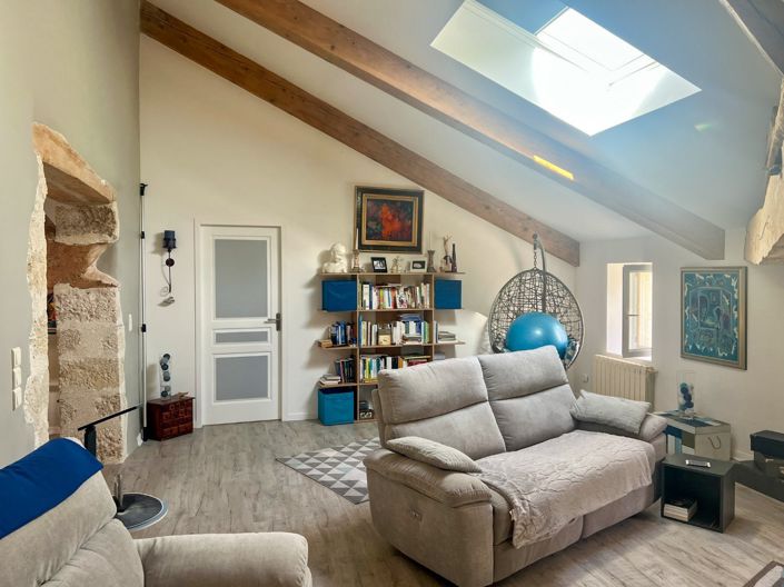 Image No.20-5 Bed Property for sale