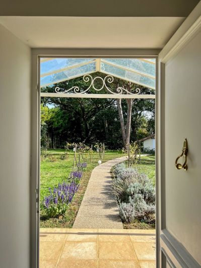 Image No.6-5 Bed Property for sale