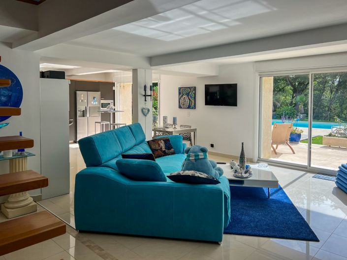 Image No.8-5 Bed Property for sale