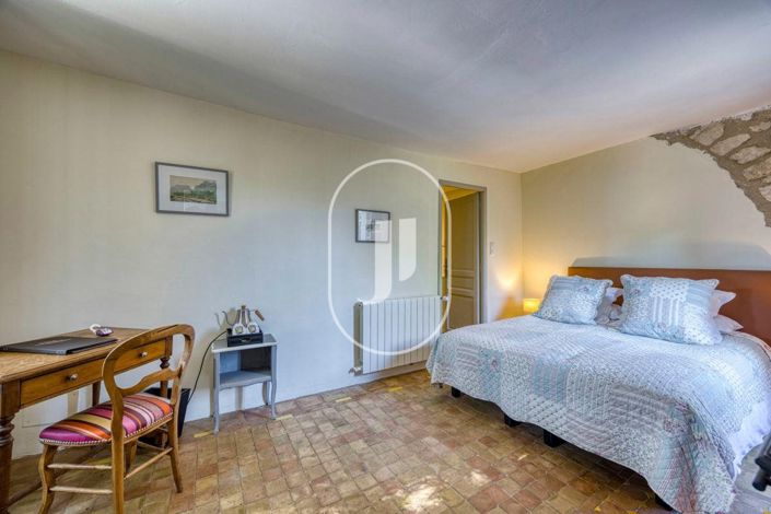 Image No.16-10 Bed House for sale