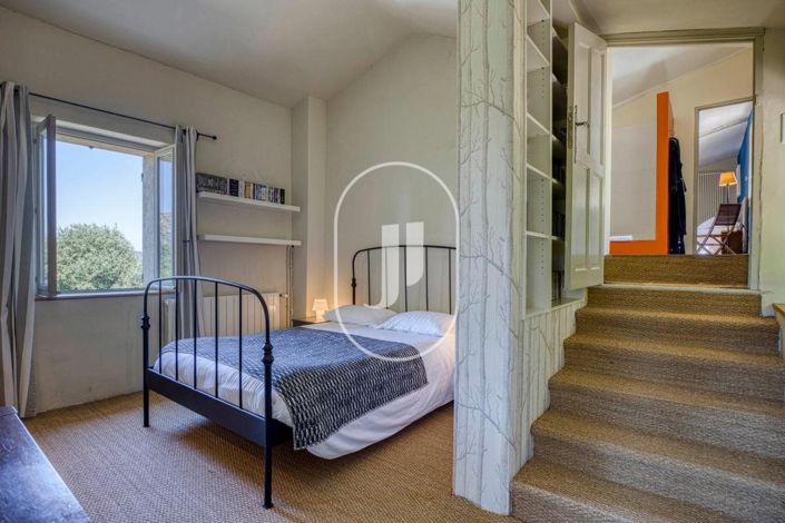 Image No.29-10 Bed House for sale