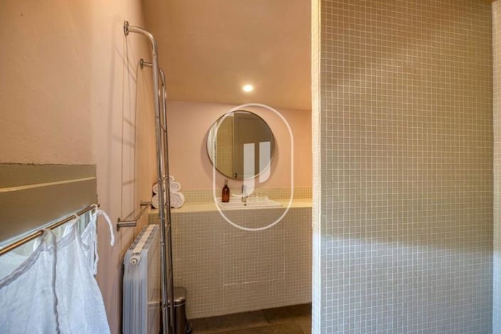 Image No.36-10 Bed House for sale