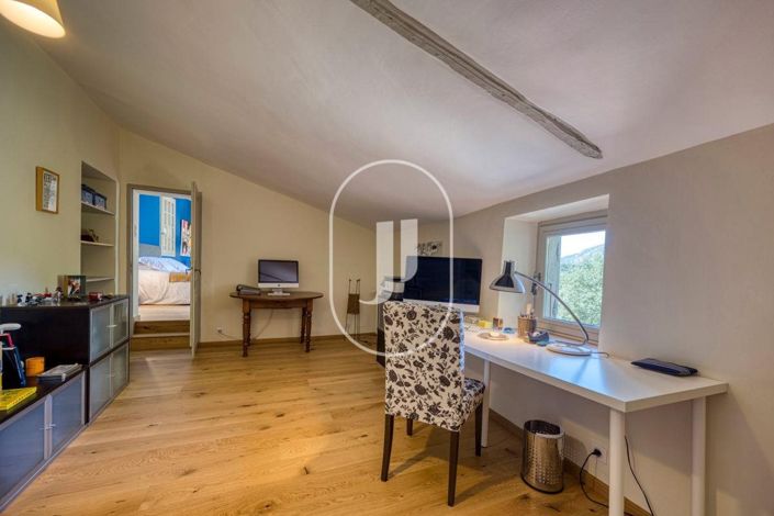 Image No.47-10 Bed House for sale