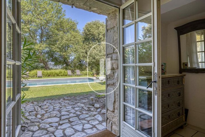 Image No.54-10 Bed House for sale