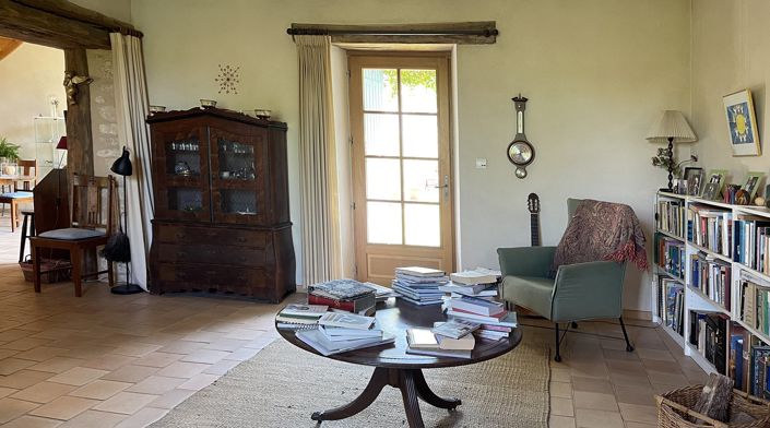 Image No.6-5 Bed House for sale