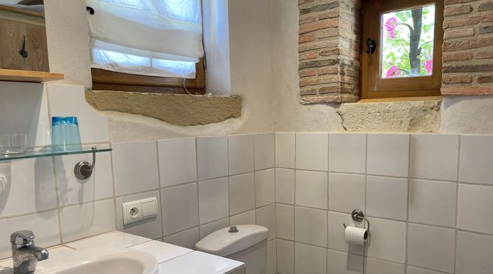 Image No.7-5 Bed House for sale