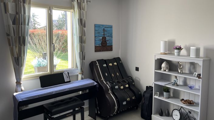 Image No.10-3 Bed House for sale