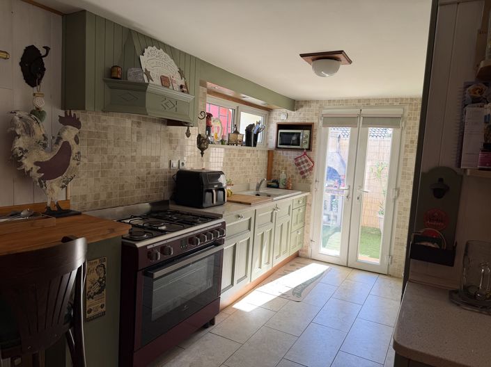 Image No.8-5 Bed House for sale