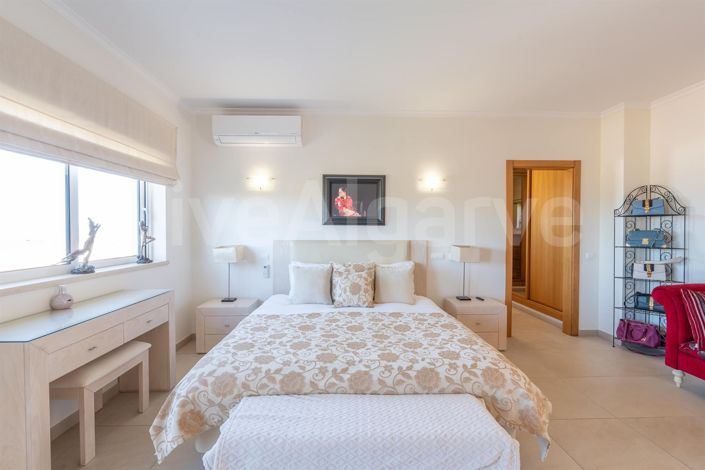 Image No.12-5 Bed House for sale