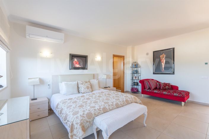 Image No.17-5 Bed House for sale