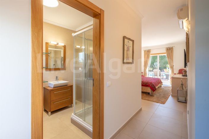 Image No.46-5 Bed House for sale