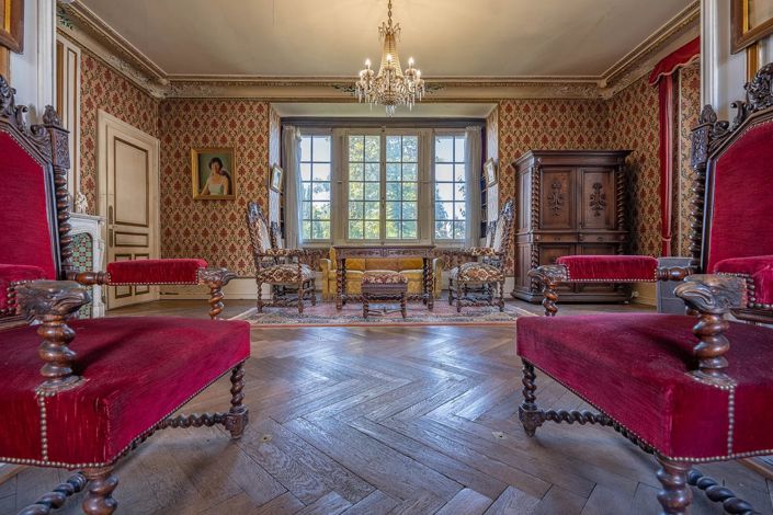 Image No.10-8 Bed House for sale