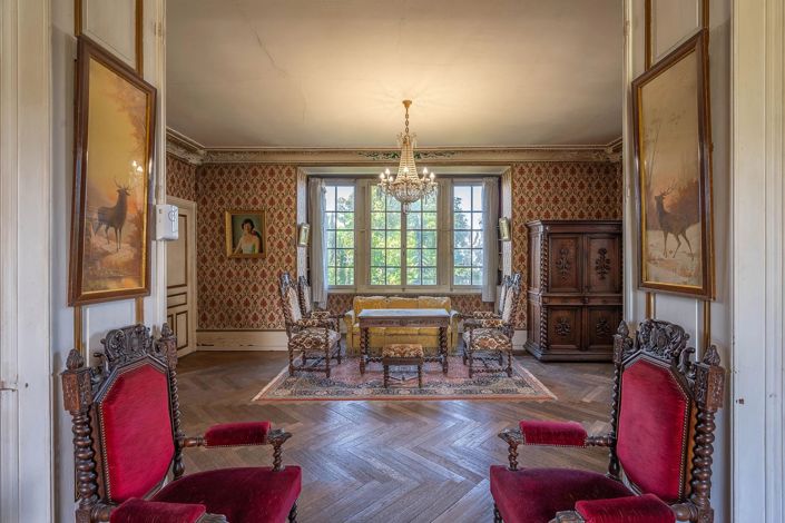 Image No.5-8 Bed House for sale