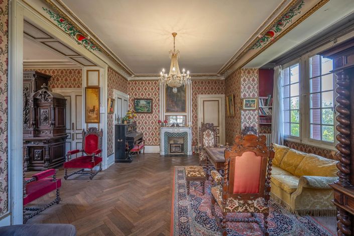 Image No.7-8 Bed House for sale