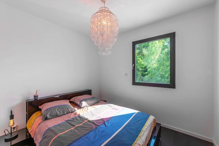 Image No.12-4 Bed House for sale