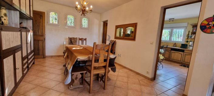 Image No.12-3 Bed Property for sale