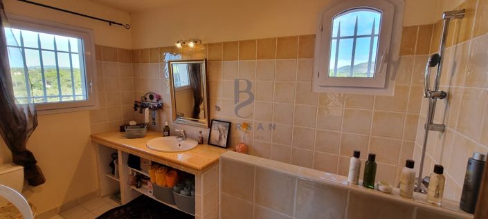 Image No.17-3 Bed Property for sale