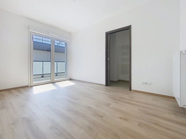 Image No.10-3 Bed House for sale