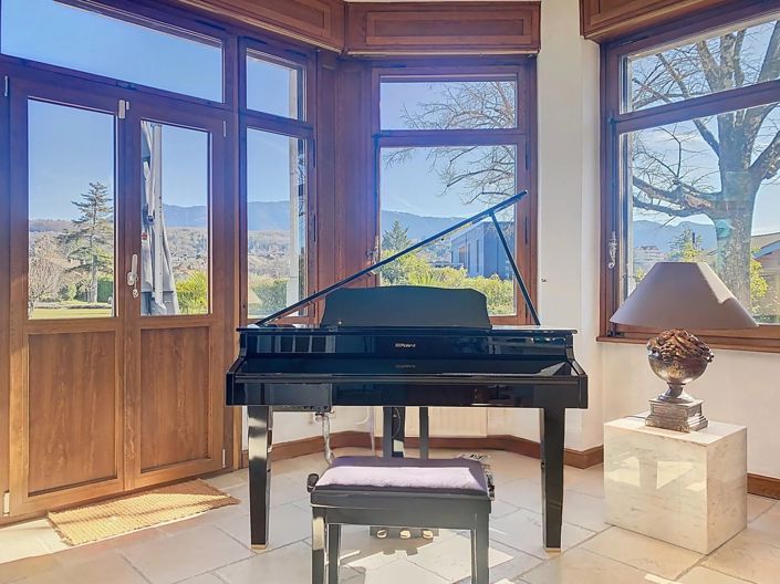 Image No.10-5 Bed House for sale