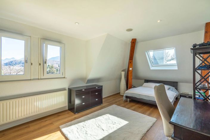 Image No.19-5 Bed House for sale