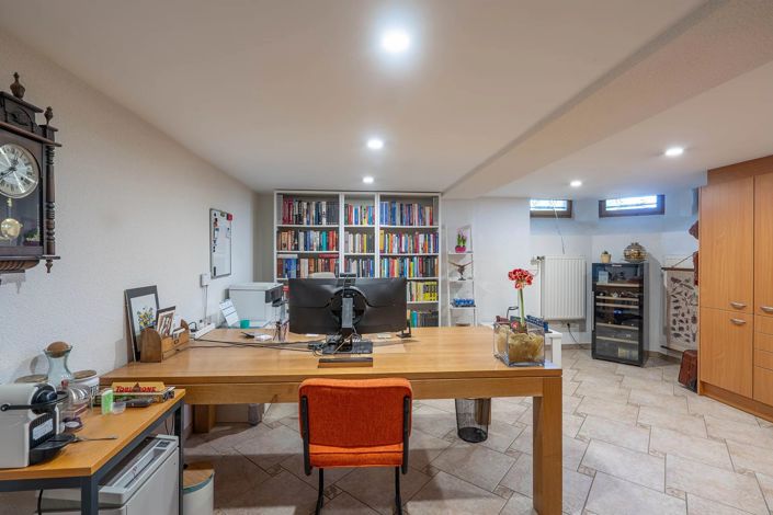 Image No.21-5 Bed House for sale