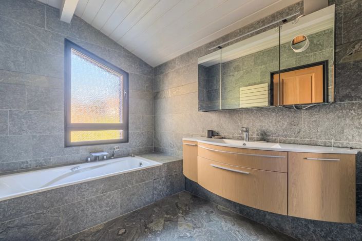 Image No.25-4 Bed House for sale