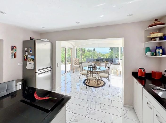 Image No.10-3 Bed House for sale