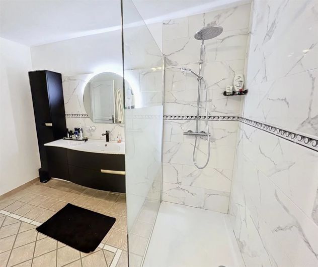 Image No.15-3 Bed House for sale