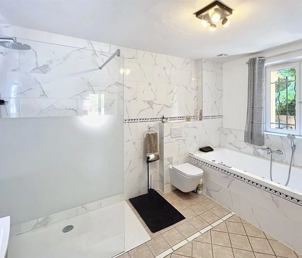 Image No.17-3 Bed House for sale