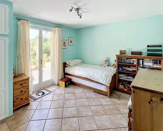 Image No.19-3 Bed House for sale