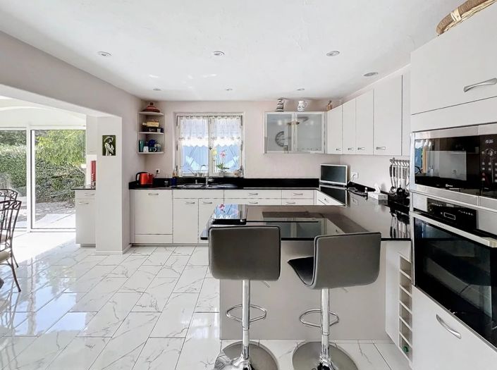 Image No.9-3 Bed House for sale