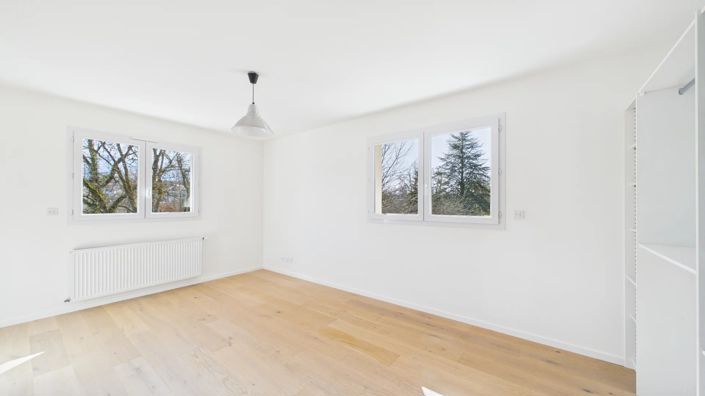 Image No.10-5 Bed House for sale