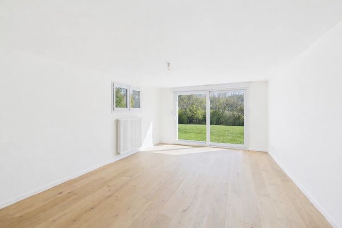 Image No.11-5 Bed House for sale