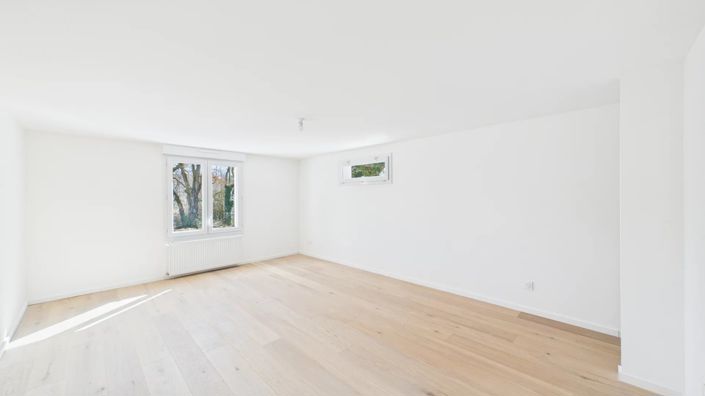 Image No.12-5 Bed House for sale