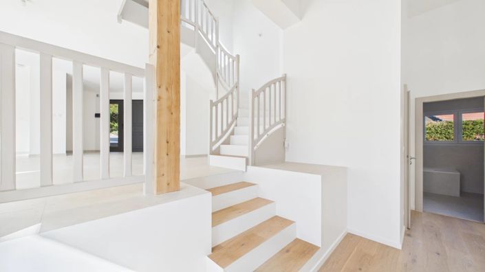 Image No.6-5 Bed House for sale