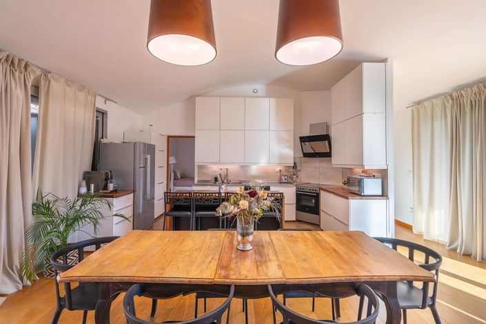 Image No.3-6 Bed House for sale