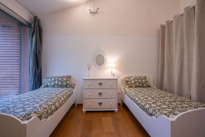 Image No.7-6 Bed House for sale