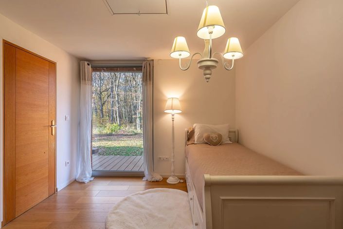 Image No.8-6 Bed House for sale